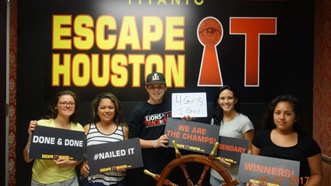 4 Girls and a Guy played Escape the Titanic on Jul, 7, 2017